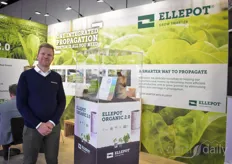 Jeppe Baun, export manager at Ellepot, shows  the Ellepot Organic 2.0 solution