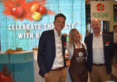 Mike de Waard verkoopt geen exoten meer maar tomaten. Hier op de foto met de kok en collega Hendrik Lipicar van RedStar