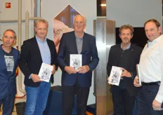 Schrijver Fred Louter met de mannen van Berg Hortimotive, v.l.n.r. Marco van der Velden, Arie van den Berg (oprichter van Berg Products, sinds 2010 Berg Hortimotive), Sjef Loomans en Leo de Jong.