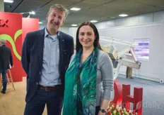 Erwin Verbraeken is sinds kort werkzaam bij Paskal Nederland. Op de foto met zijn collega Olga Sholomova, die zowel Paskal als de tuinbouwbranche bijzonder goed kent!