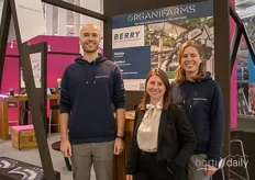 Organifarms heeft hun robot gepresenteerd op de startup dag, met teamleden Mario Schäfer, Hannah Brown en Birka Kallenbach als ondersteuning.