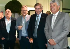 Peter van Dijck, voorzitter Fossa, Theo Hendriks van Frankort en Koning, Ton Holthuijsen en Léon Faessen voorzitter LLTB.